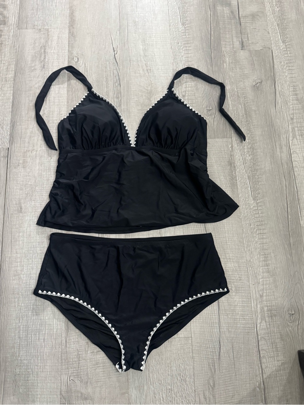 Cupshe Black Tankini Set with White Trim